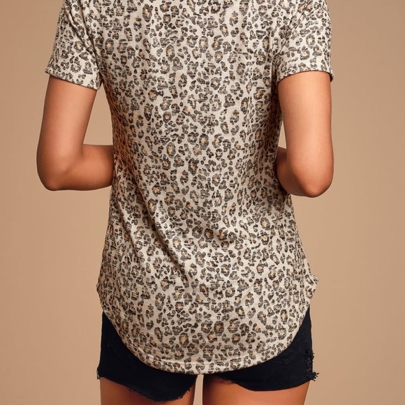 ‘Kailey Beige’ Relaxed V Neck Leopard Tee - Picture 3 of 7